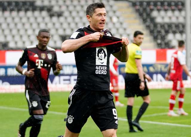 Lewandowski equals Gerd Muller's single season goals record